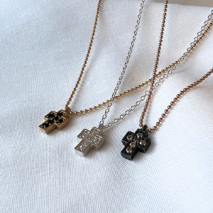 Cruces con cadena de piedras naturales Joyería Cuarzos Huesca
