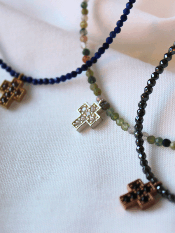 Collar con Piedras Naturales y cruz con Circonitas Joyería Cuarzos Huesca