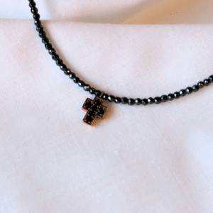 Collar cruz Circonitas y Piedras Naturales Hematites – Joyería Cuarzos