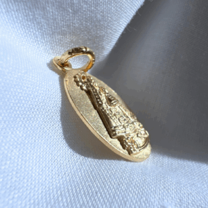 Medalla Virgen de Bureta Fañanás en Plata de Ley o chapada en oro – Joyería Cuarzos